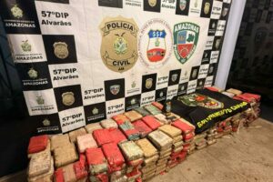 Imagem da notícia - Em Alvarães, Forças de Segurança apreendem meia tonelada de maconha avaliada em R$ 10 milhões enterrada em ilha