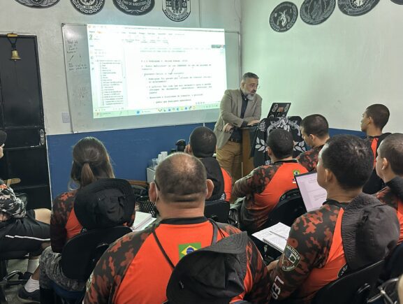 Polícia Militar do Amazonas qualifica policiais que conduzirão cães farejadores na detecção de substâncias