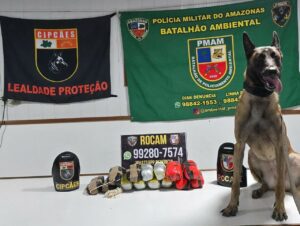 Imagem da notícia - Base Tiradentes: Cão policial encontra nove quilos de entorpecentes escondidos em embarcação