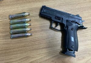 Imagem da notícia - PC-AM prende motorista de aplicativo que se passava por policial civil investigado por roubos e estupro na avenida das Torres