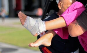 Departamento aéreo da SSP-AM resgata criança que foi picada por uma cobra Jararaca