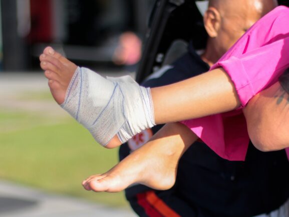 Departamento aéreo da SSP-AM resgata criança que foi picada por uma cobra Jararaca