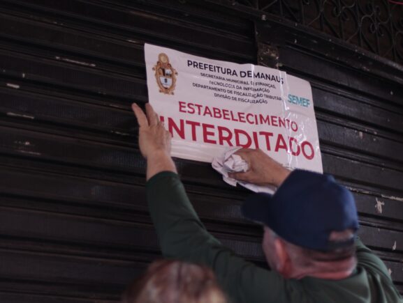 Sucataria que funcionava como bar é interditada no Centro de Manaus durante Central Integ…