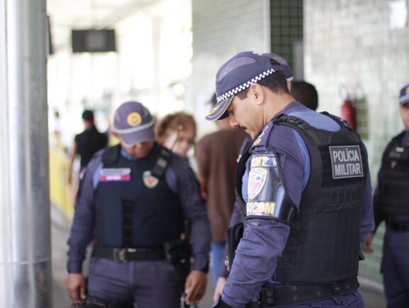 Em menos de três horas, PMAM prende dois foragidos com auxílio do Paredão