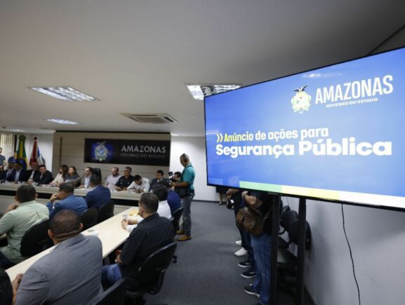 Mais de 14 mil servidores da Segurança terão reajuste de 4,14%, anuncia o governador inte…