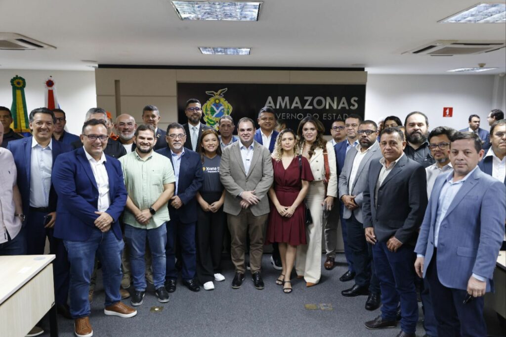 Mais de 14 mil servidores da Seguranca terao reajuste de 414 anuncia o governador interino Roberto 