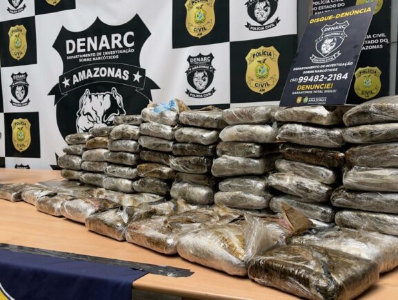 PC-AM intercepta 150 quilos de maconha que seriam enviados ao Pará em semirreboque