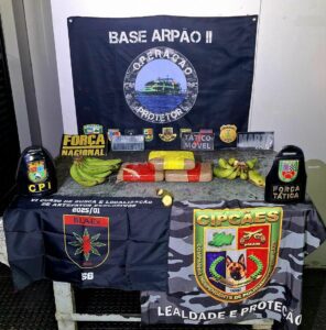 Imagem da notícia - Base Arpão 2: PMAM apreende drogas escondidas em saco de bananas e caixas de equipamentos de informática