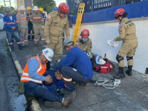 Corpo de Bombeiros é acionado após trabalhador cair de uma altura de 10 metros durante ma…