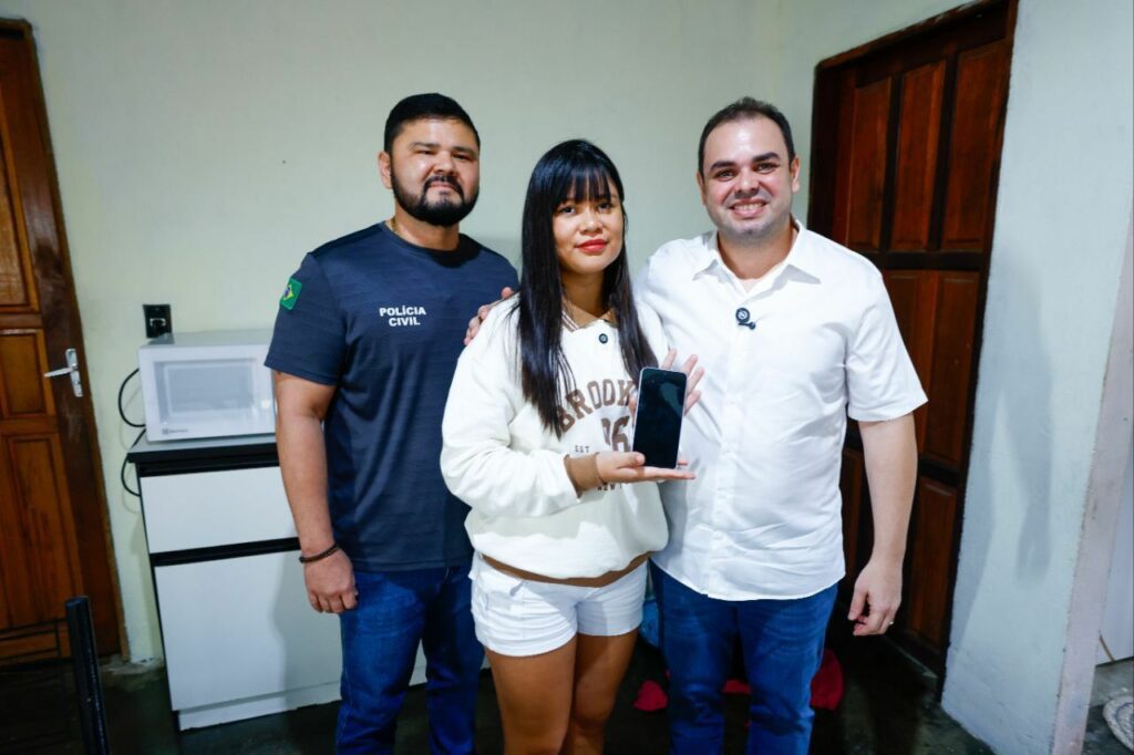 RecuperaFone Governo do Amazonas recupera mais de 8 mil celulares no estado 2 Governador Roberto Ci