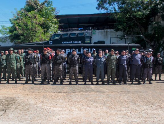 Forças de Segurança do Amazonas enviam mais de 100 policiais para reforçar policiamento n…