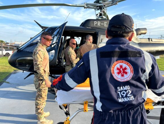 Serviço de resgate aéreo da SSP-AM garante socorro médico a homem ferido após queda de aç…